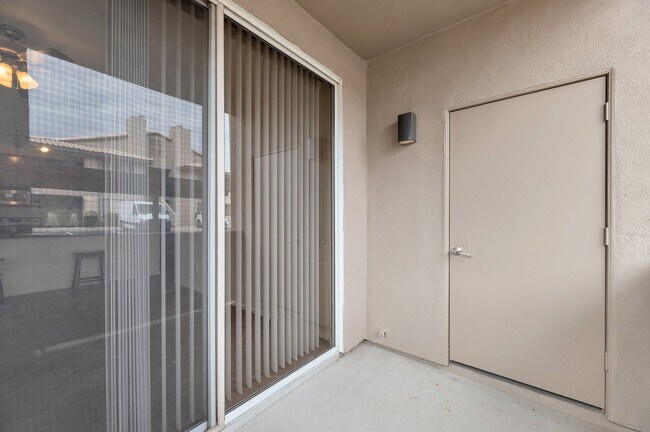 Building Photo - Upgraded first-floor condo in the sought-after Plaza Residences in Scottsdale!