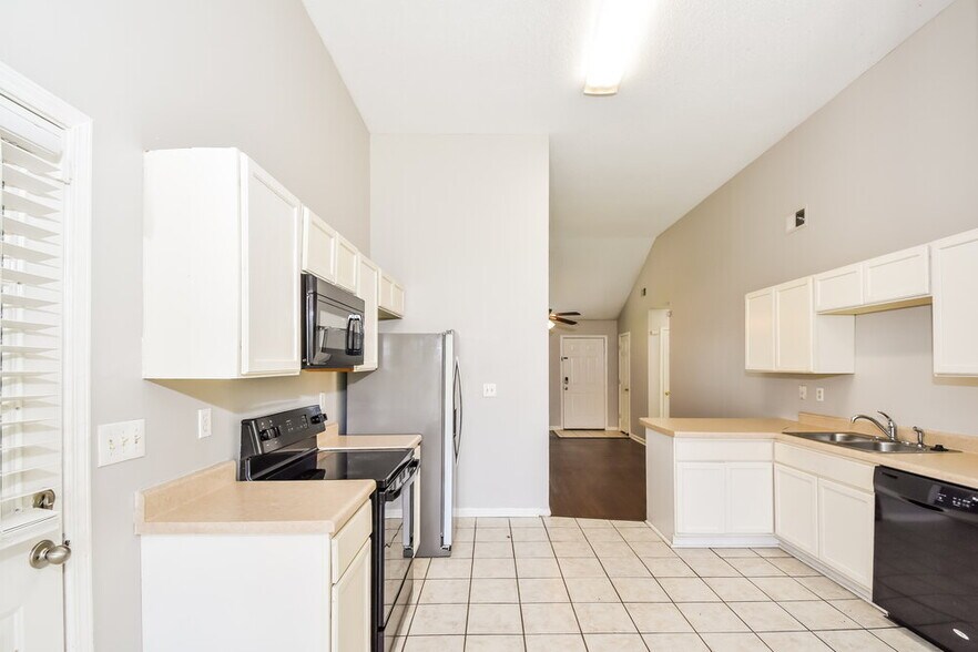 Building Photo - 6795 Black Oak Dr