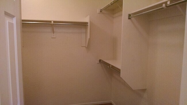 Building Photo - Great Rental 3 Bed 2 Bath at Ellsworth and Rittenhouse