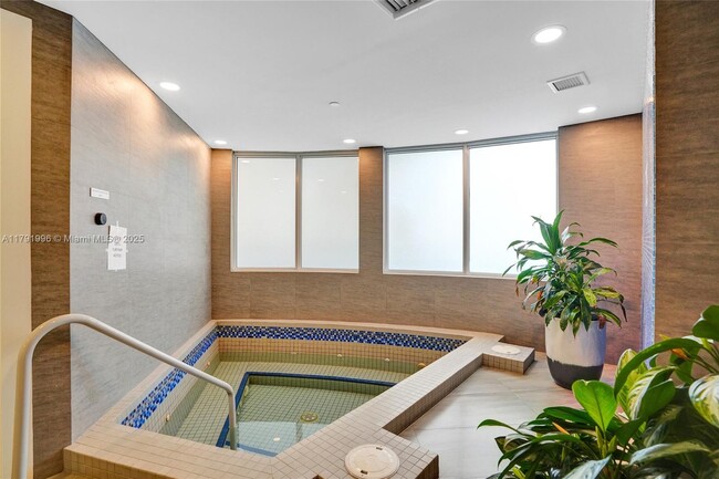 Building Photo - 20281 E Country Club Dr