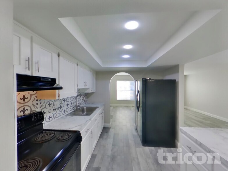 Building Photo - 10391 Lear St