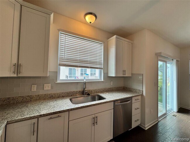 Building Photo - 278 Springview St