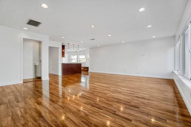 Building Photo - 38 Sunset Ave