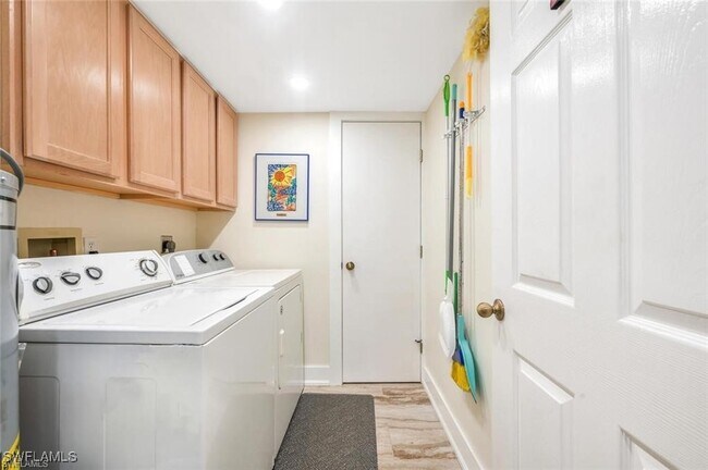 Building Photo - 9901 Sunset Cove Ln