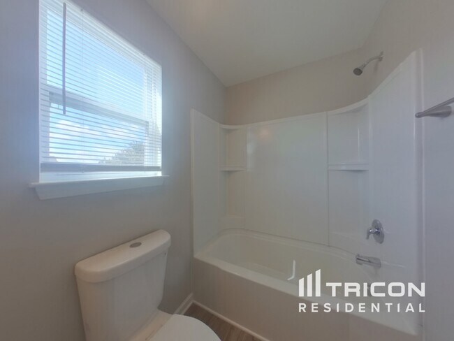 Building Photo - 120 Altondale Dr