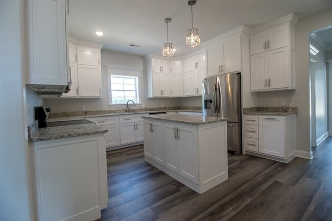 Building Photo - 935 S Cross Bridges Rd