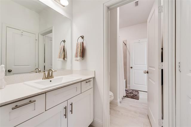 Building Photo - 901 Gold Finch Ln