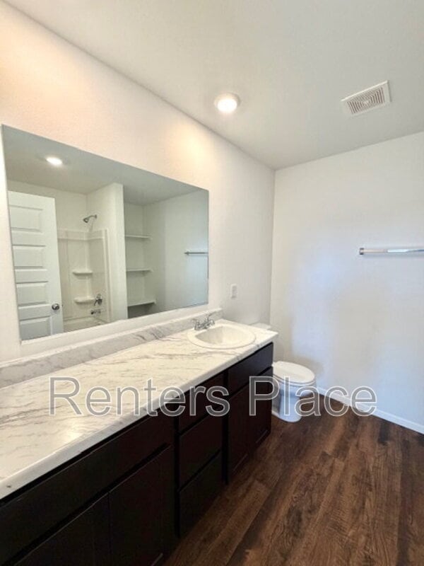 Building Photo - 1107 W Lawton Rd