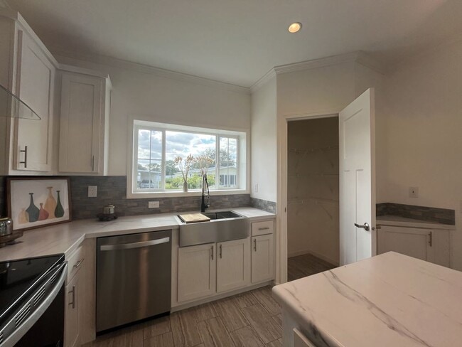 Building Photo - 557 Bimini Cay Cir