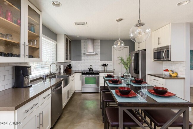 Building Photo - 5225 N 83rd Pl