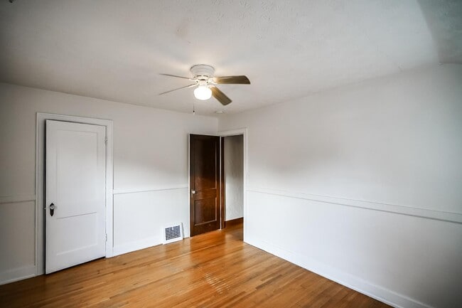 Building Photo - 409 E Melbourne Ave