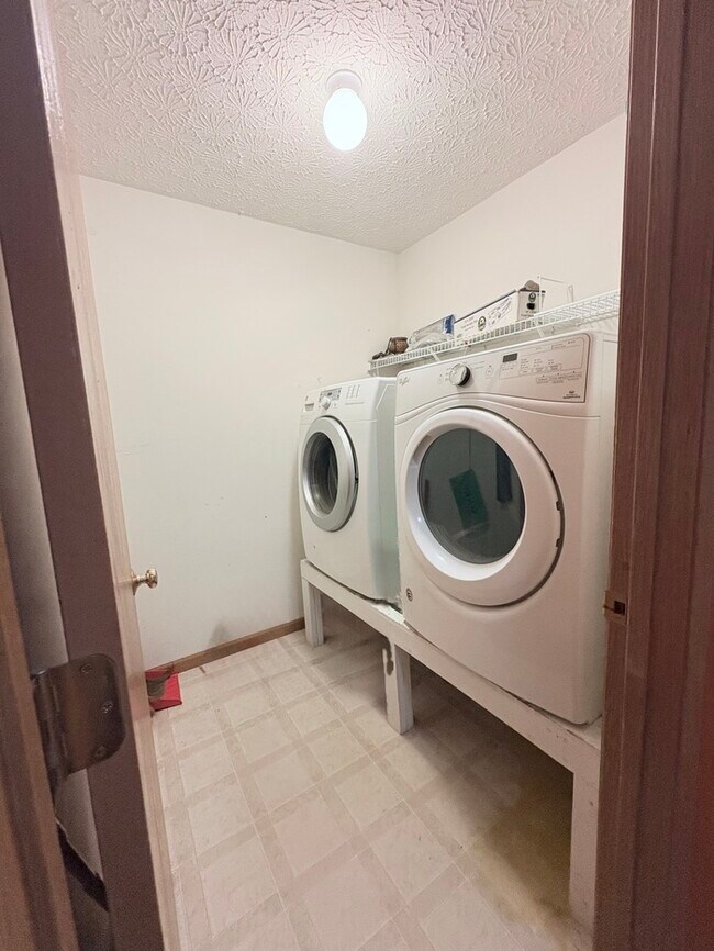 Building Photo - Furnished 4BR 2 BA Home w/ Covered Patio in Groveport!