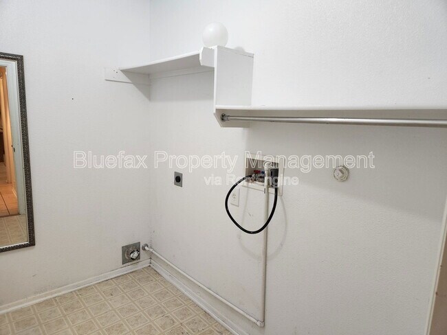 Building Photo - 943 Tisbury Pkwy