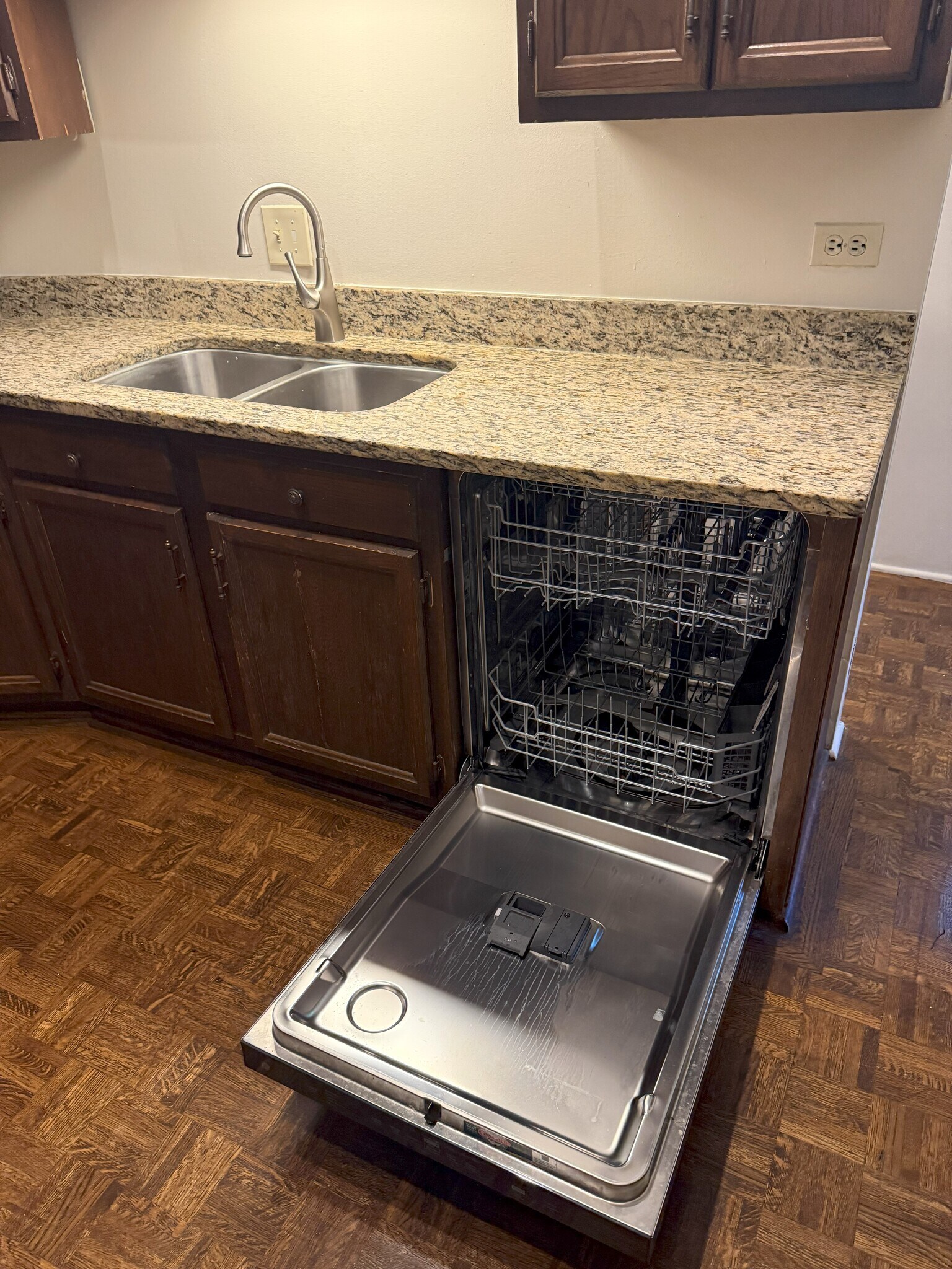new stainless dishwasher - 2059 N Clifton Ave