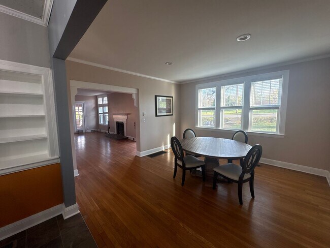 Building Photo - 5BR/2.5 Bath in Prime 12 South | Park-Facing | Two Sunrooms | Walkable Luxury Living