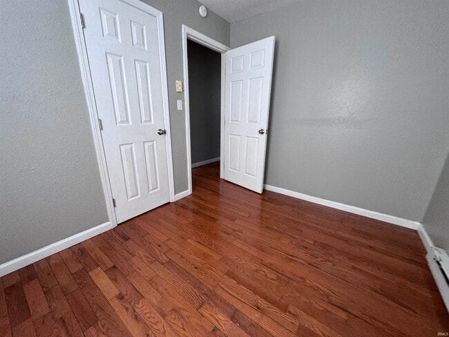 Building Photo - 2112 W 11th St