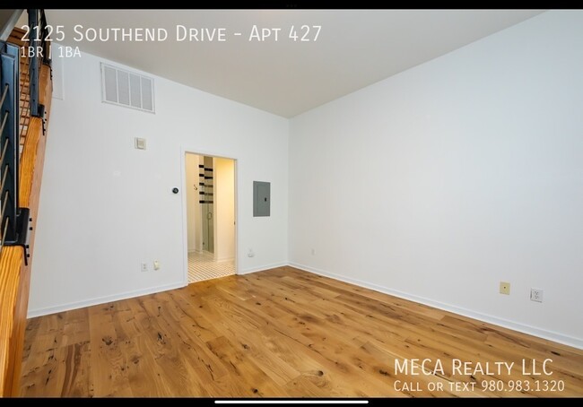 Building Photo - 2125 Southend Dr