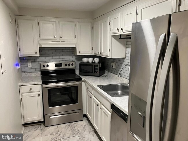 Building Photo - 7680 Tremayne Pl