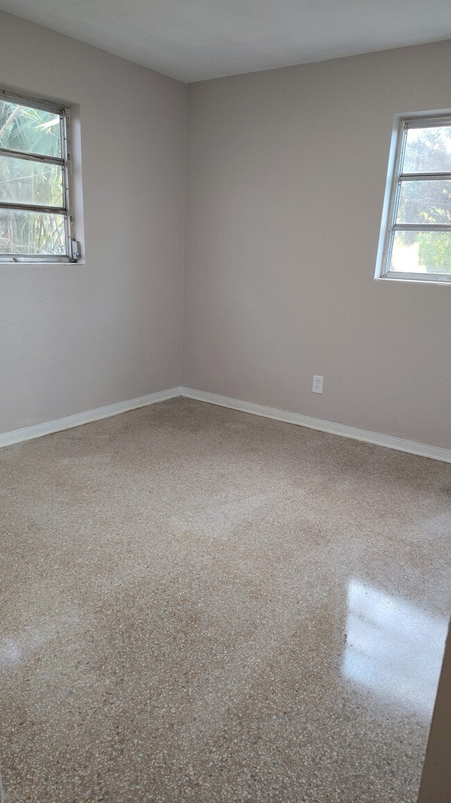 Building Photo - 1436 Primrose Ln