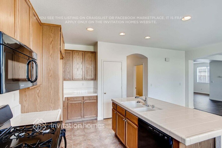 Building Photo - 865 Devonshire Ln