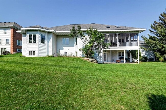 Building Photo - Incredible furnished house on Madison's West Side