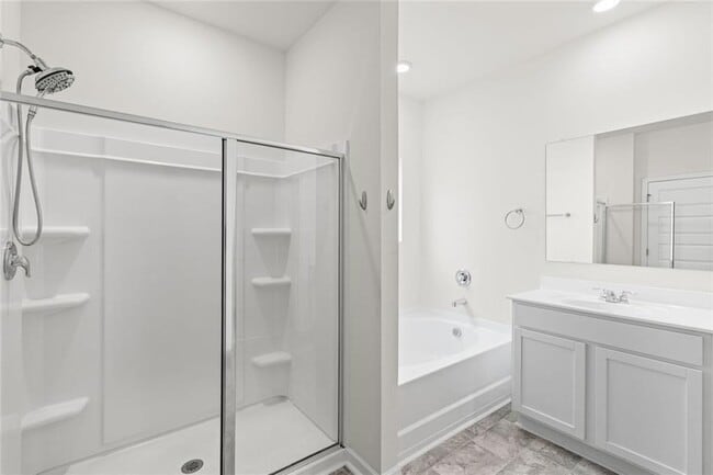 Building Photo - 166 Champlain Rd