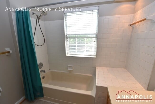 Building Photo - 932 Yachtsman Way