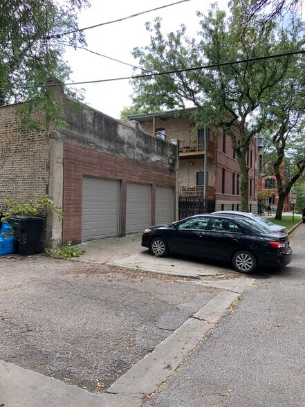 Building Photo - 1253 N Hoyne Ave