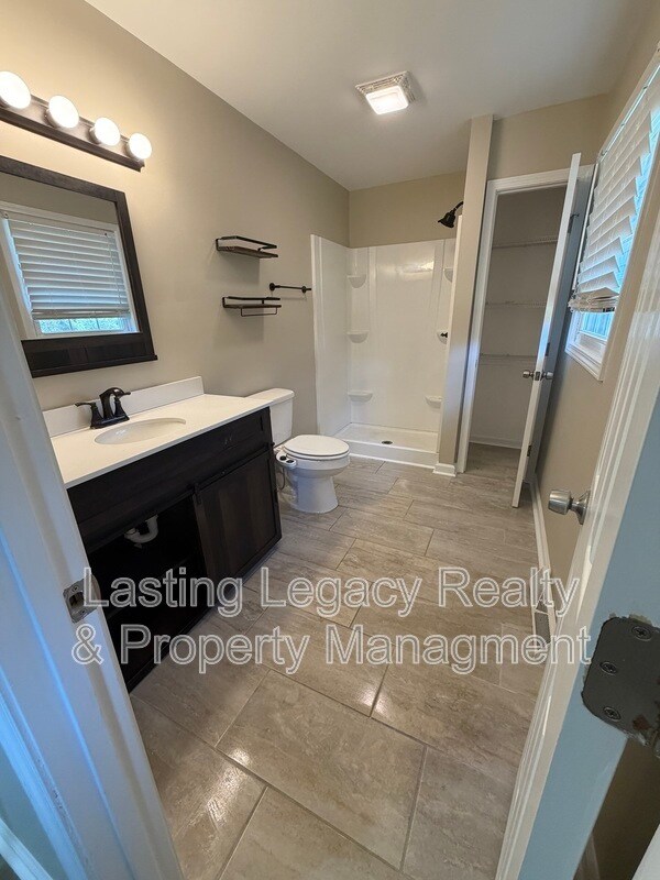 Building Photo - 179 Canterbury Dr