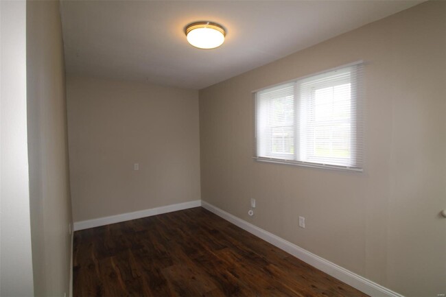 Building Photo - 428 Chamberlin Dr