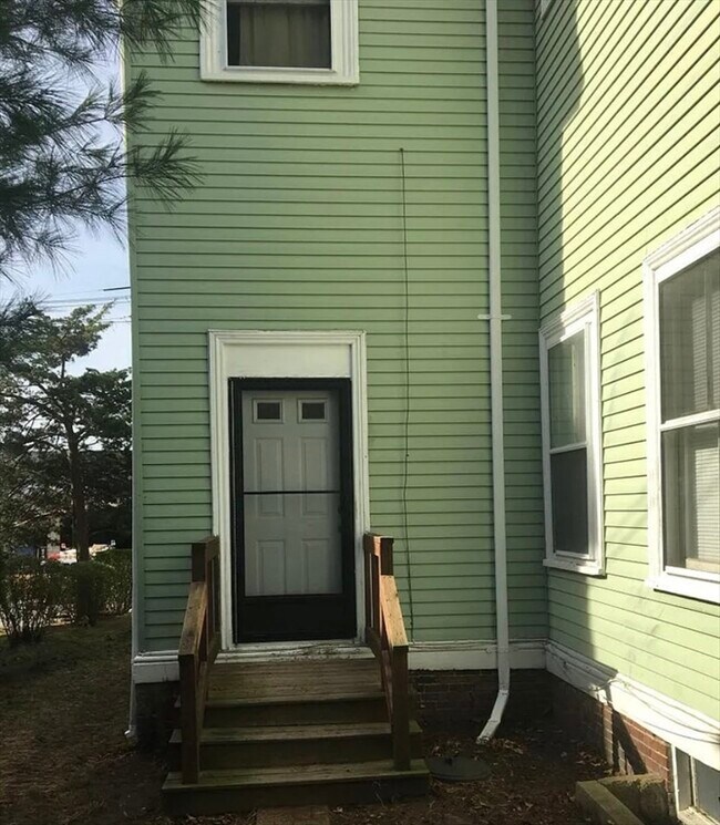 Building Photo - 30 Crescent St