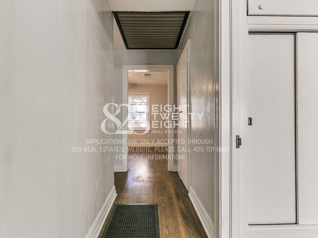 Building Photo - *COMING SOON - TOURS EXPECTED TO BEGIN 6/5/26* 2 Bed/2 Bath Duplex Close to Campus Corner!