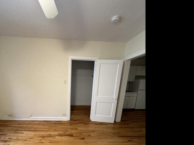 Building Photo - 0 bedroom in Chicago IL 60657