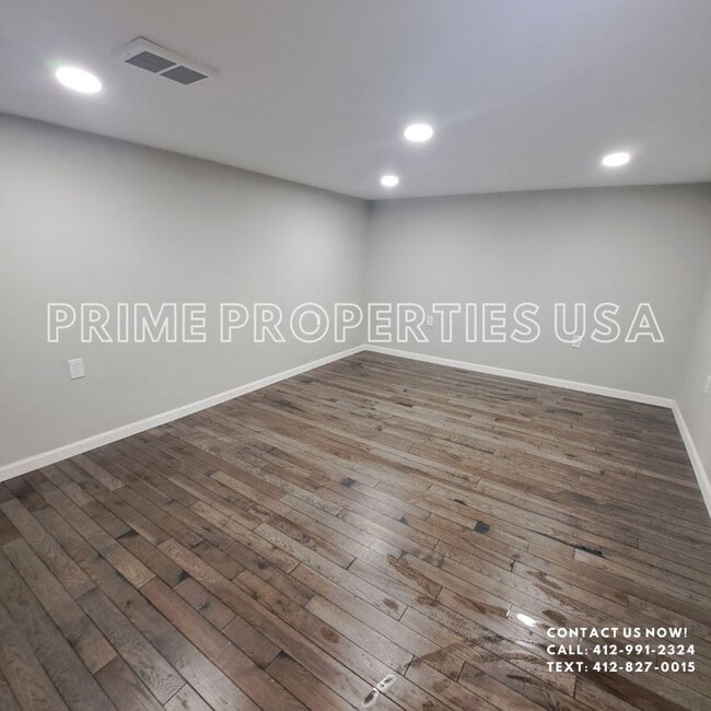 Building Photo - 223 Columbia Dr