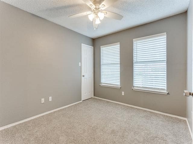 Building Photo - 2718 Chatsworth Dr