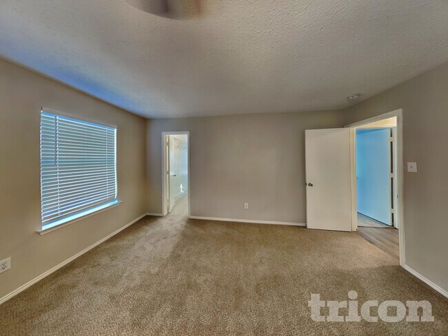 Building Photo - 211 Meagan St