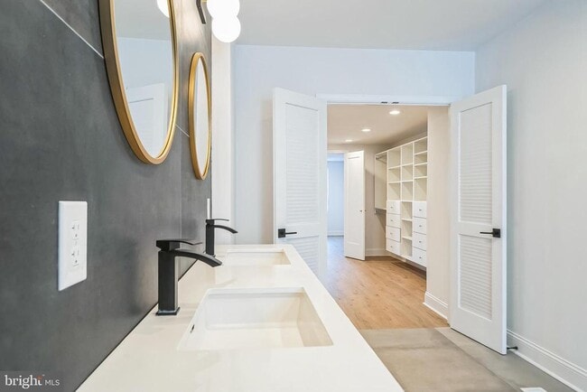 Building Photo - 840 Leland St