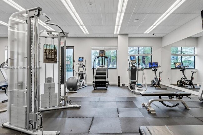 Building Photo - 999 SW 1st Ave