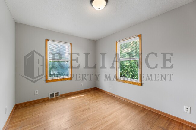 Building Photo - 1213 N Glendale St