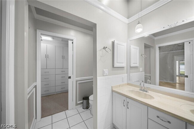 Building Photo - 2614 7th St W