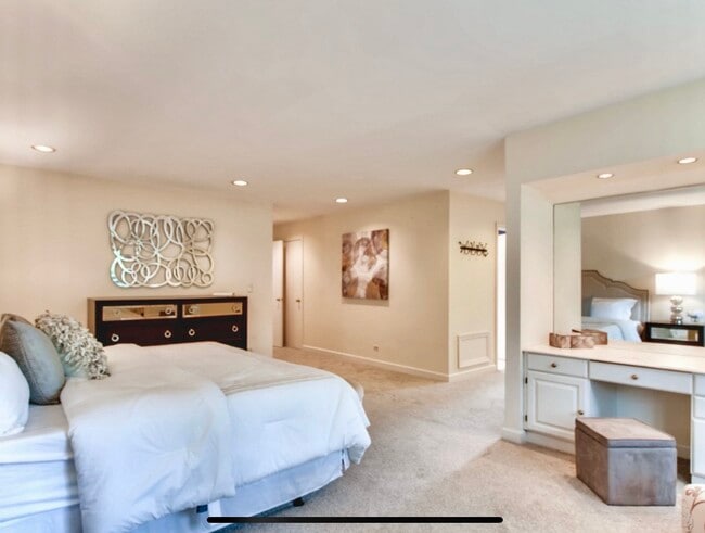 Building Photo - 1058 Wilmette Ave