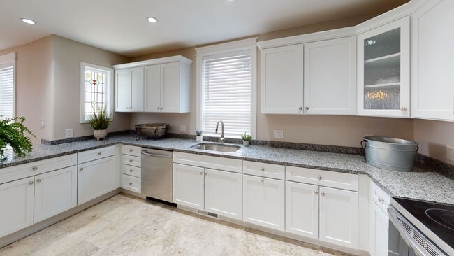Building Photo - 6BR/4BA Cottage in Fort Sanders | Walk to ...