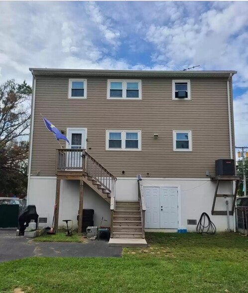 Building Photo - 210 Carr Ave