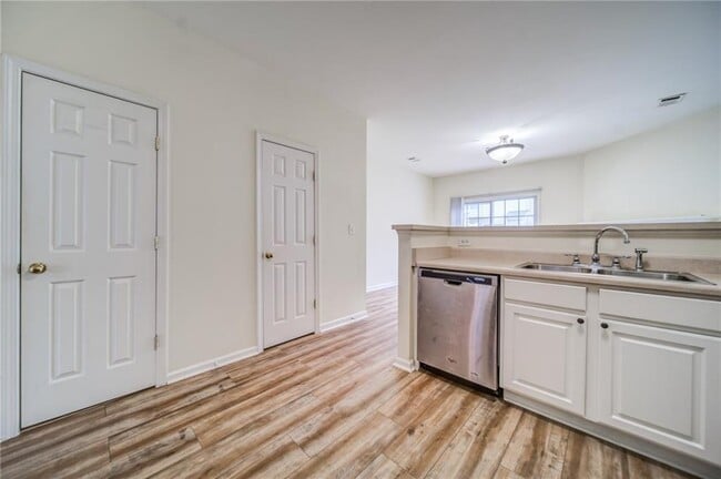 Building Photo - 3285 Hidden Cove Cir NW