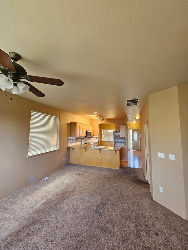 Building Photo - Beautiful 3 bed, 2.5 bath home in Fife