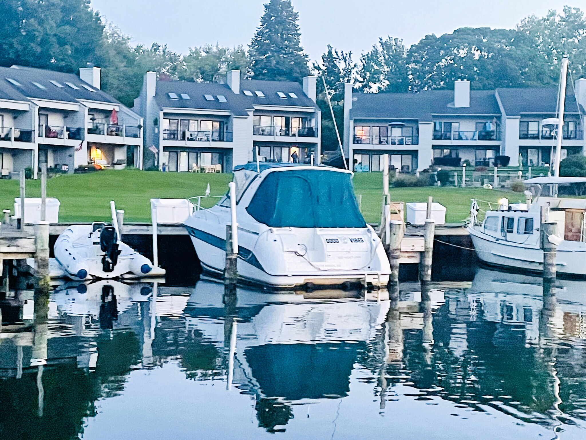 Building Photo - 230 Oak St