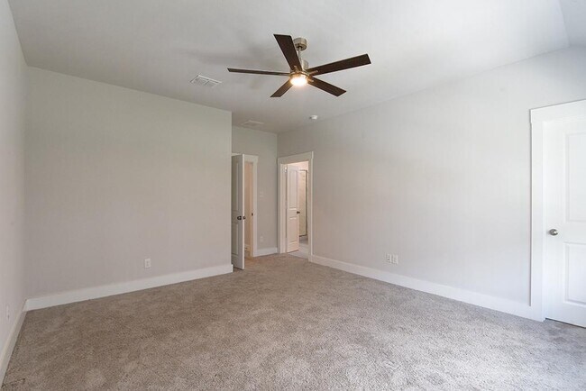 Building Photo - 817 Crystal Oak Ln