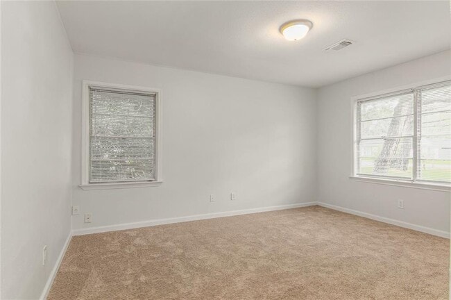 Building Photo - 302 Shoreacres Blvd