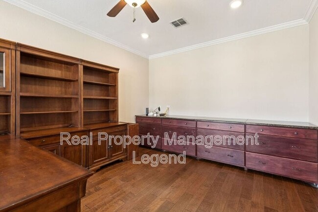 Building Photo - 1805 Sumac Dr