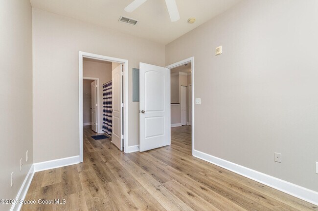 Building Photo - 6470 Borasco Dr